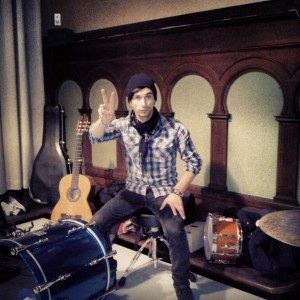 Alvaro Svanerö  soundcheckar inför ett gig på Tinget i Uppsala 22 nov. 2012.